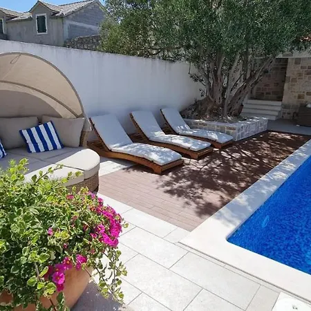 Apartments Lolita Bol Exterior photo